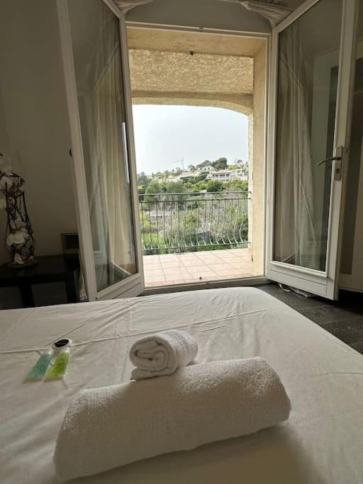 Constance 3 - Spacieux En Dernier Etage Apartment Antibes